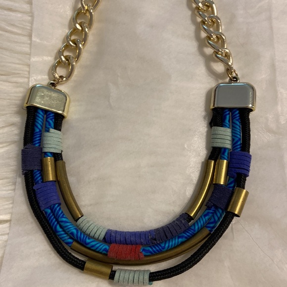 4 long neckless and 1 shirt brand new with two type of earrings all adjustable - Picture 6 of 9